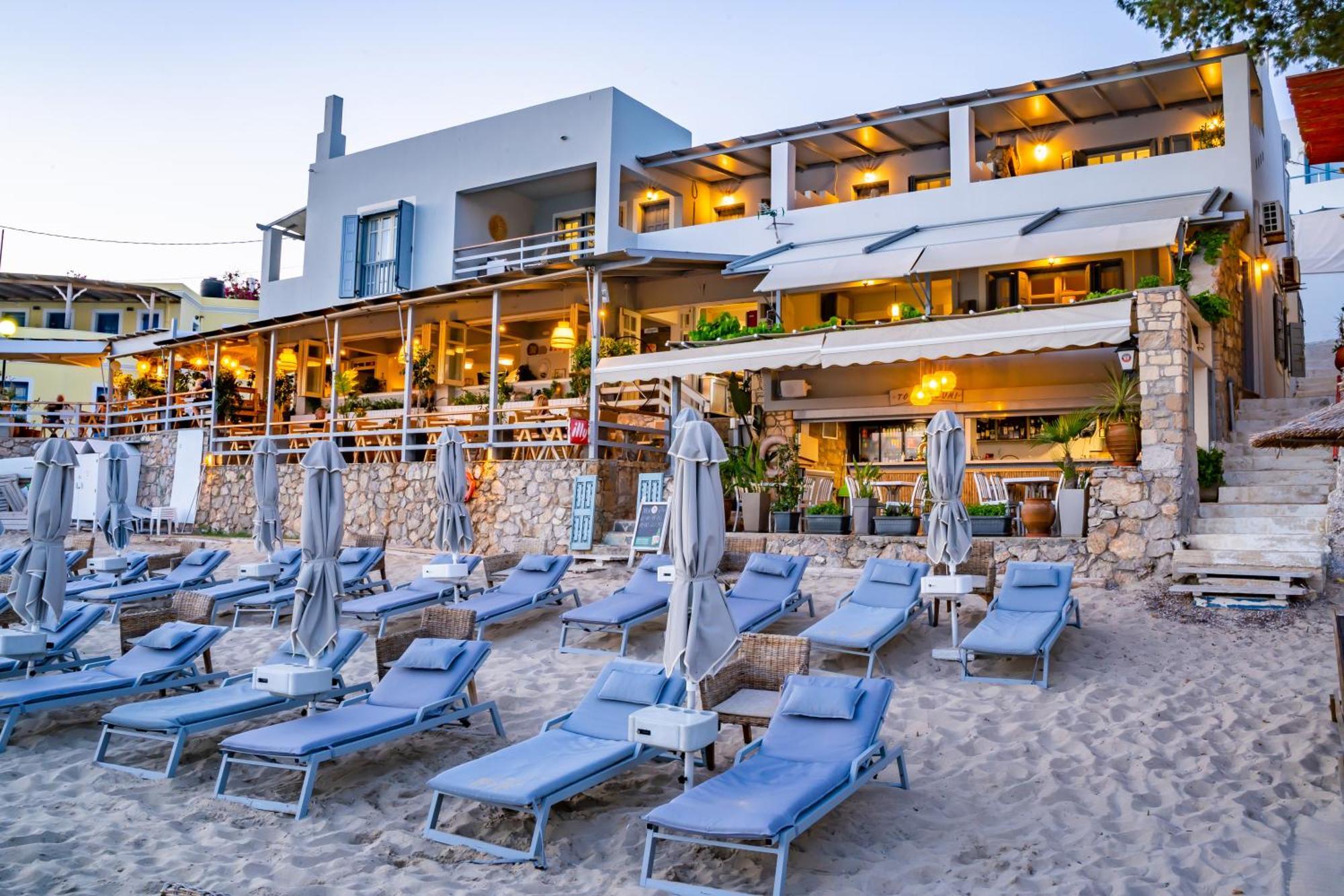 Le Grand Bleu Studios & Apartments Lefkos  Exterior photo